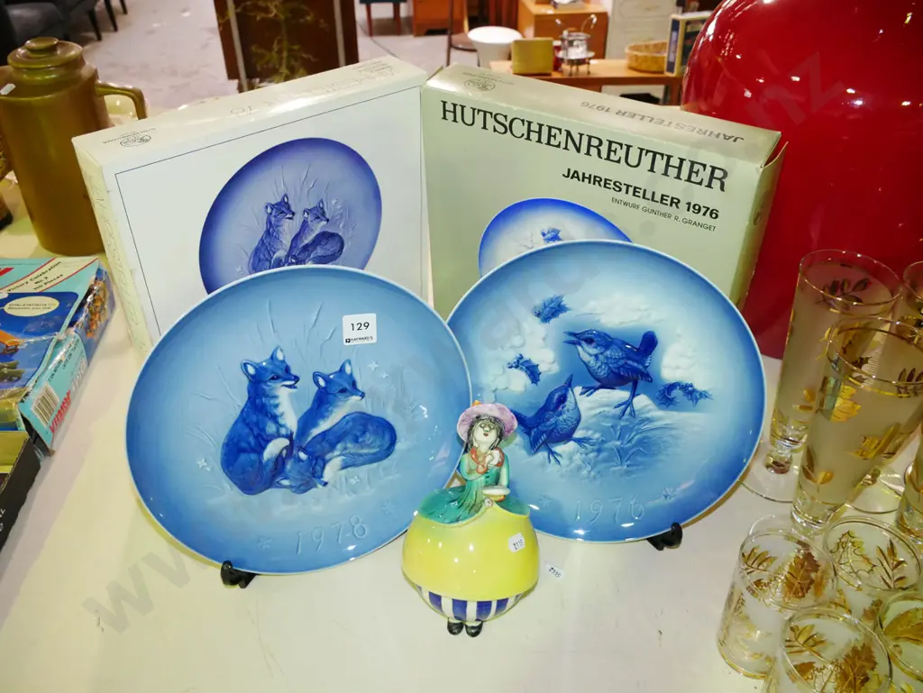 2x Hutschenreuther  cabinet plates, novelty studio pottery lidded canister Image 1++