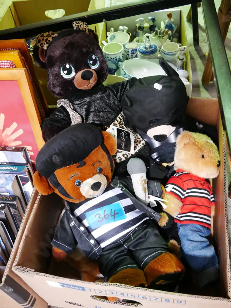 box; teddy bears Image 1++