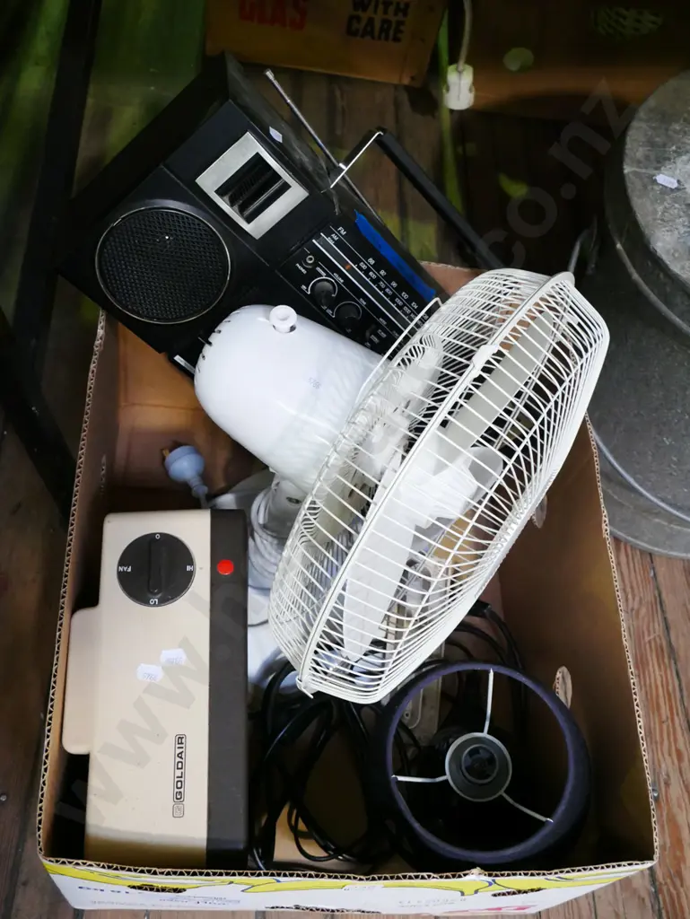 box; heater, table lamp, fan, radio - no cord Image 1++