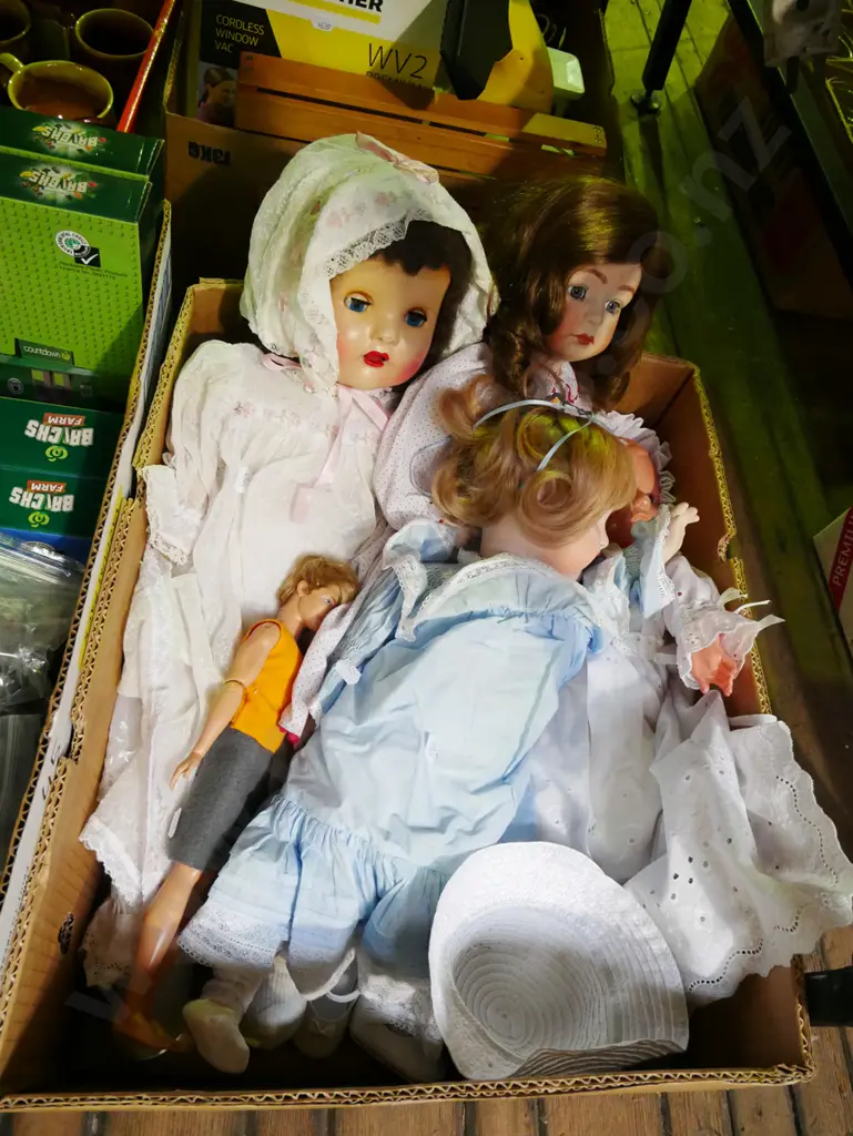 box of dolls Image 1++