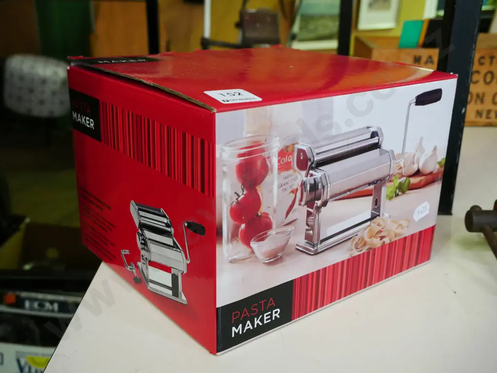 boxed as-new pasta maker Image 1++