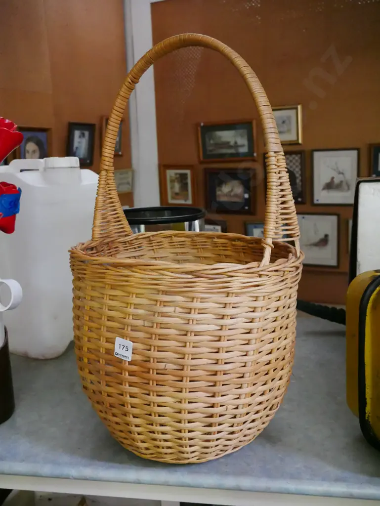woven cane basket H-600 Image 1++