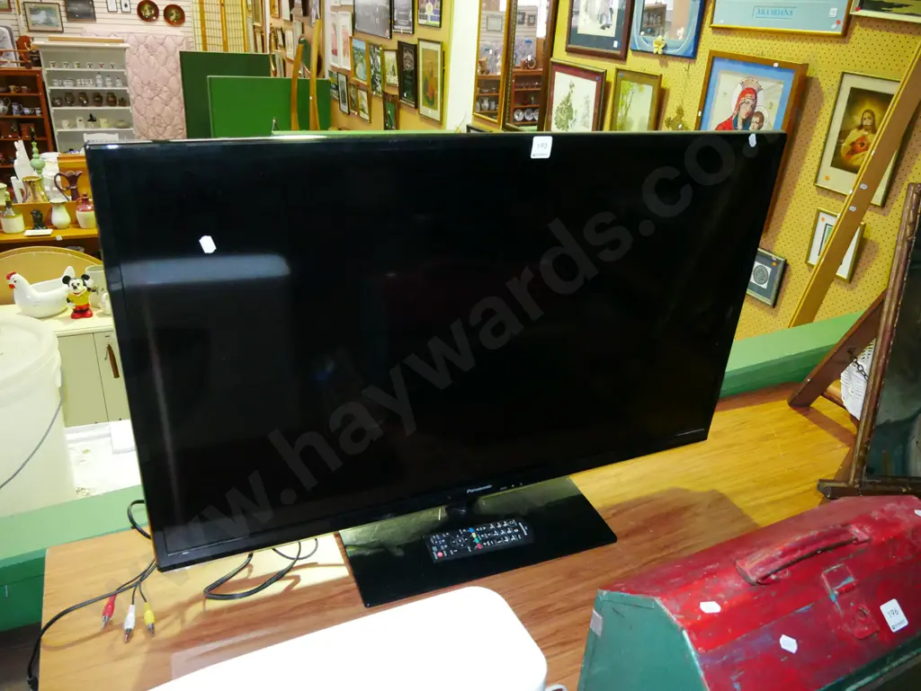 Panasonic 39" TV Image 1++