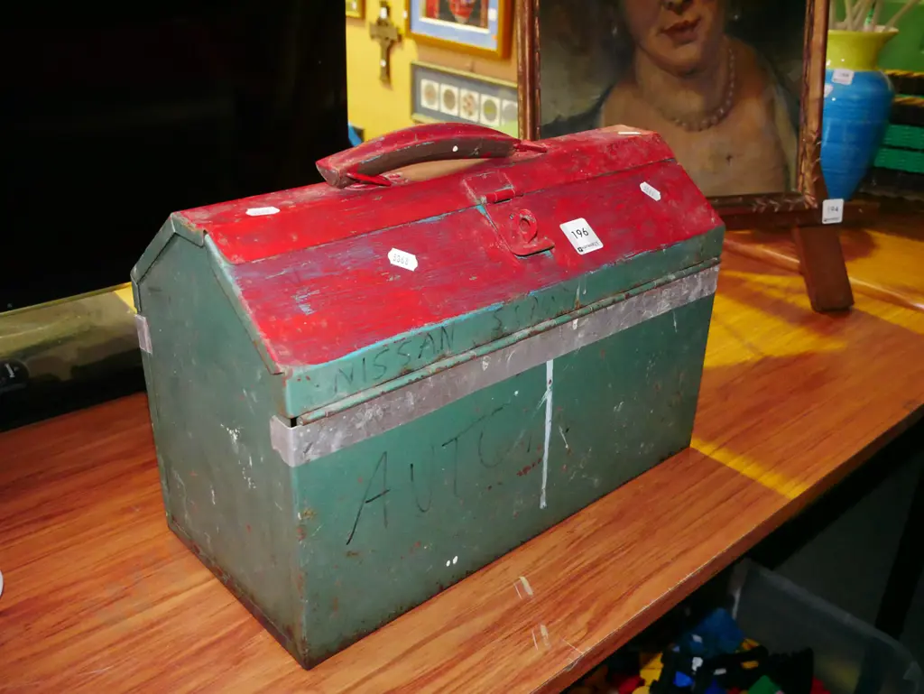 tin tool box Image 1++