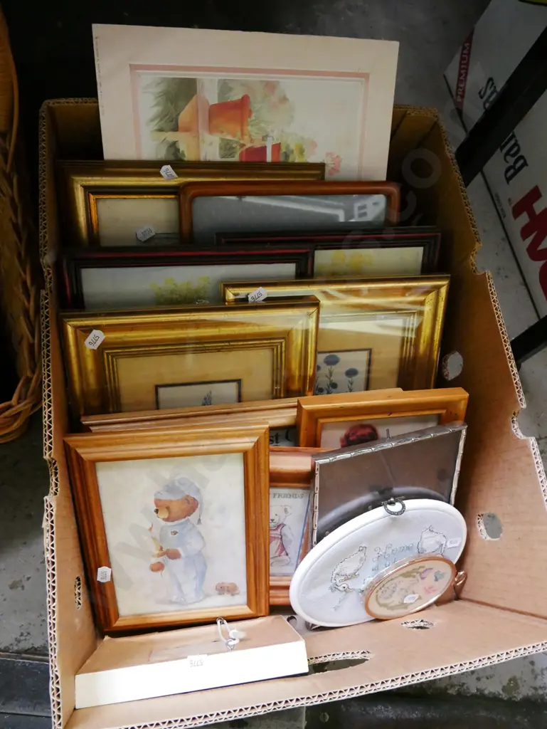 box; framed prints, needleworks, unframed prints Image 1++