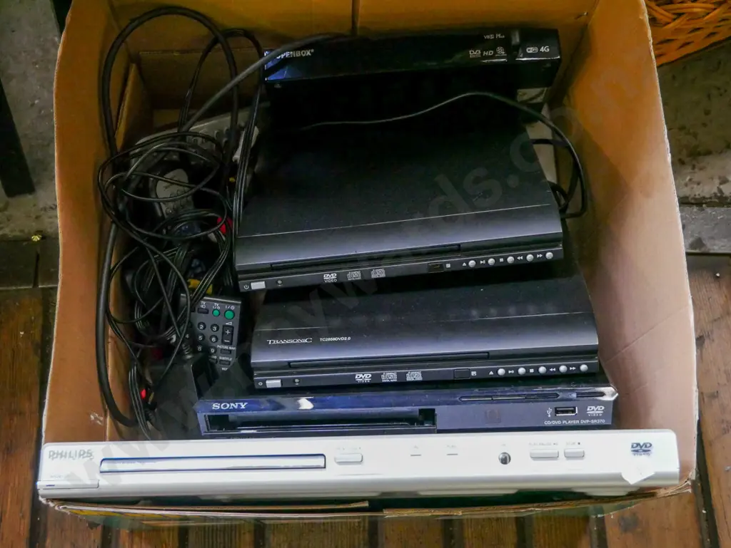 box; DVD players, remotes etc Image 1++