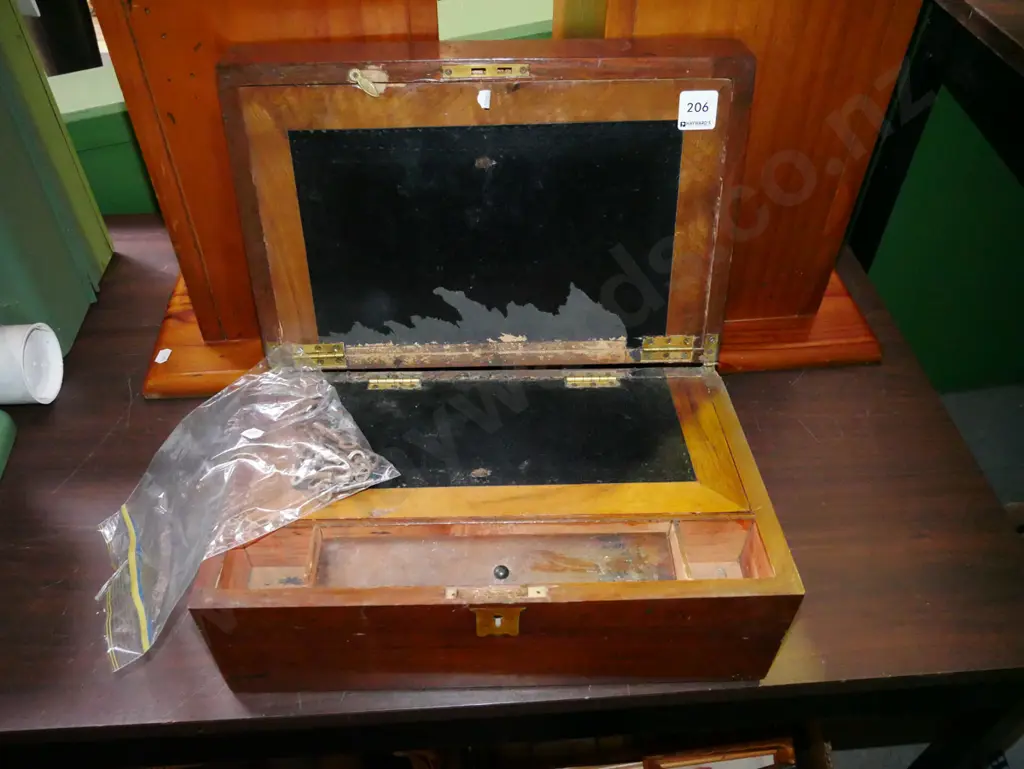 restorer's writing box, bag of vintage keys Image 1++