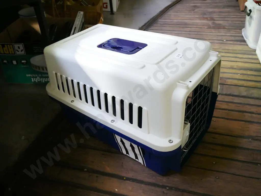 plastic pet carrier Image 1++
