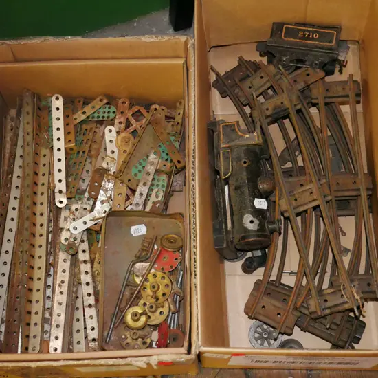 box; rusty Hornby train tracks, vintage Meccano - red dots