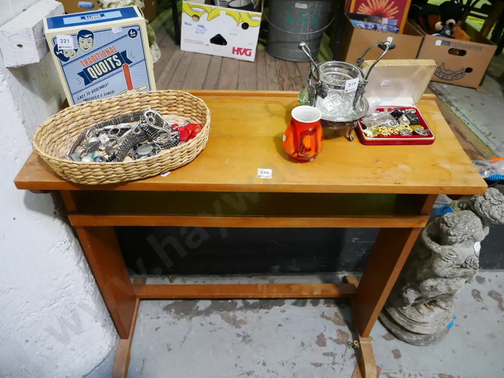 solid rimu hall table H-750 W-830 D-290 Image 1++