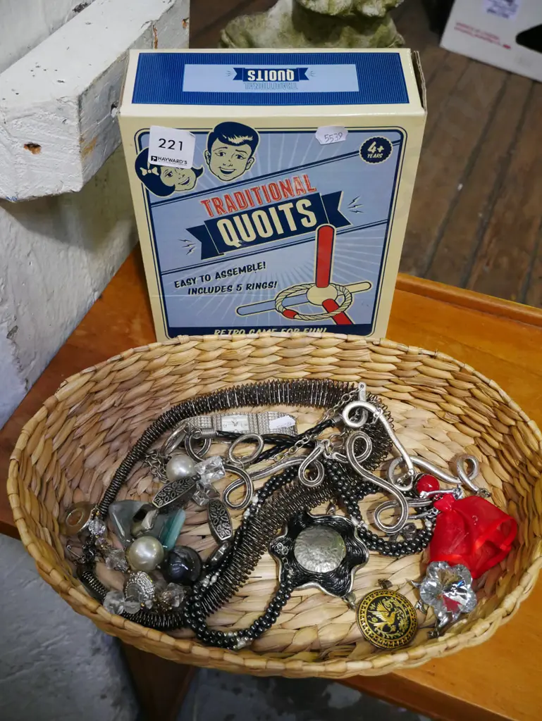 tray of costume jewellery, Quoits game Image 1++