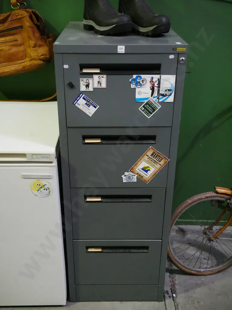 Precision 4 drawer filing cabinet - no key Image 1++