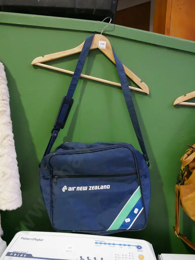 AirNZ tote bag Image 1++