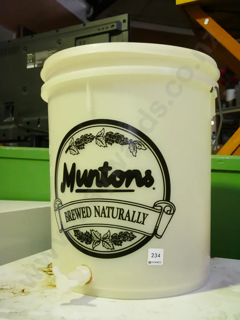 Muntons plastic home brew fermenter Image 1++