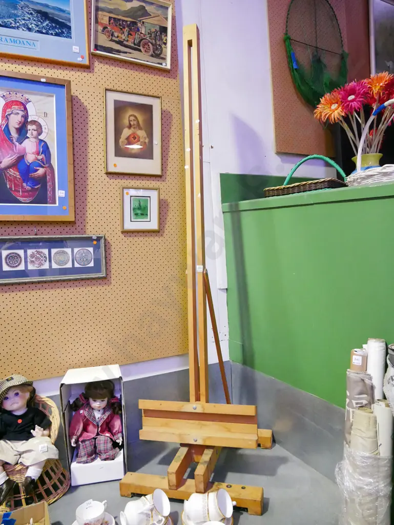 large wooden artist easel Image 1++