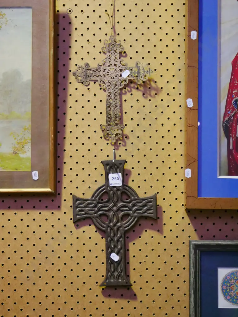 2x crucifixes Image 1++