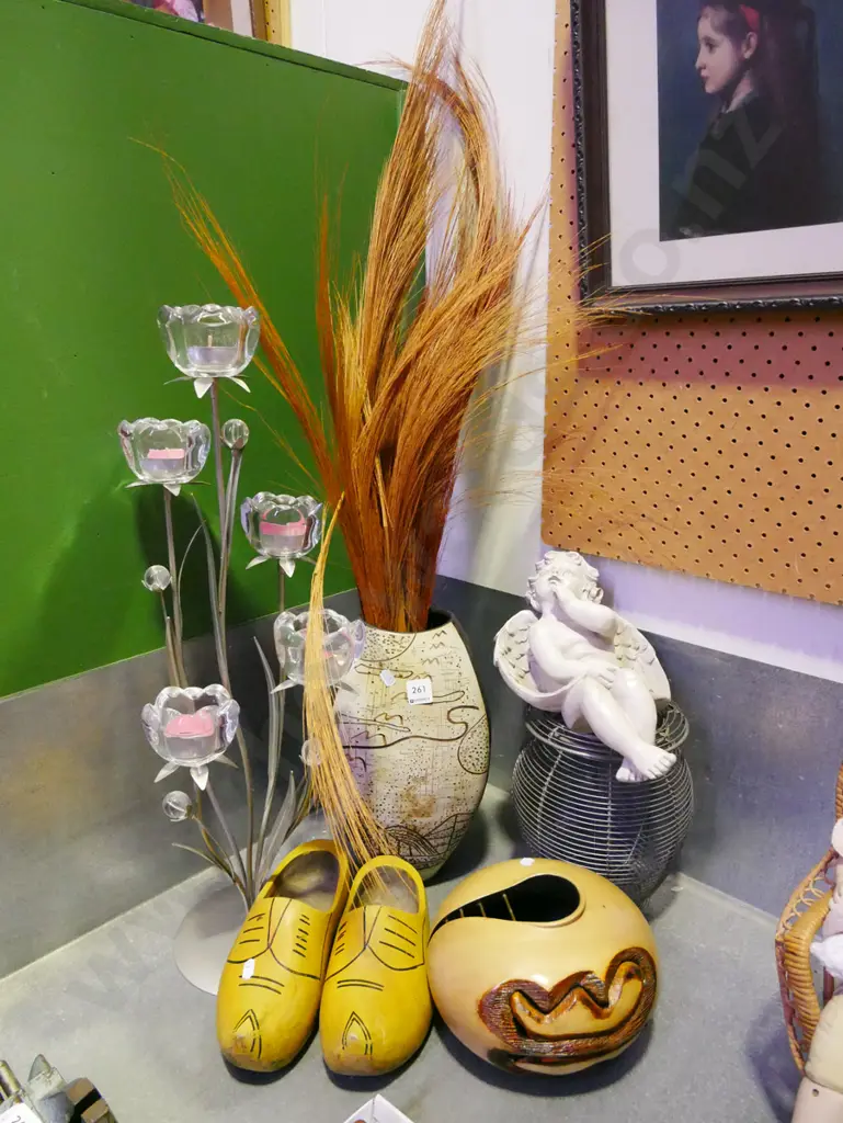 vase, grasses, wooden clogs, wire basket, candelabra H-650 Image 1++