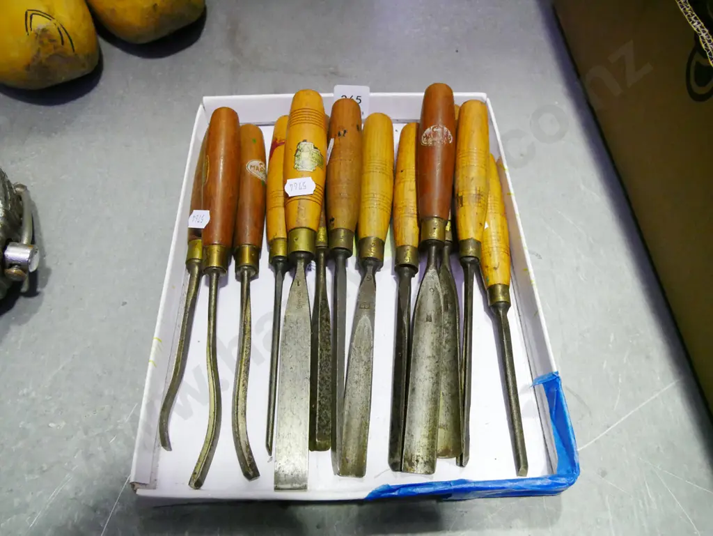 carver's chisels Image 1++