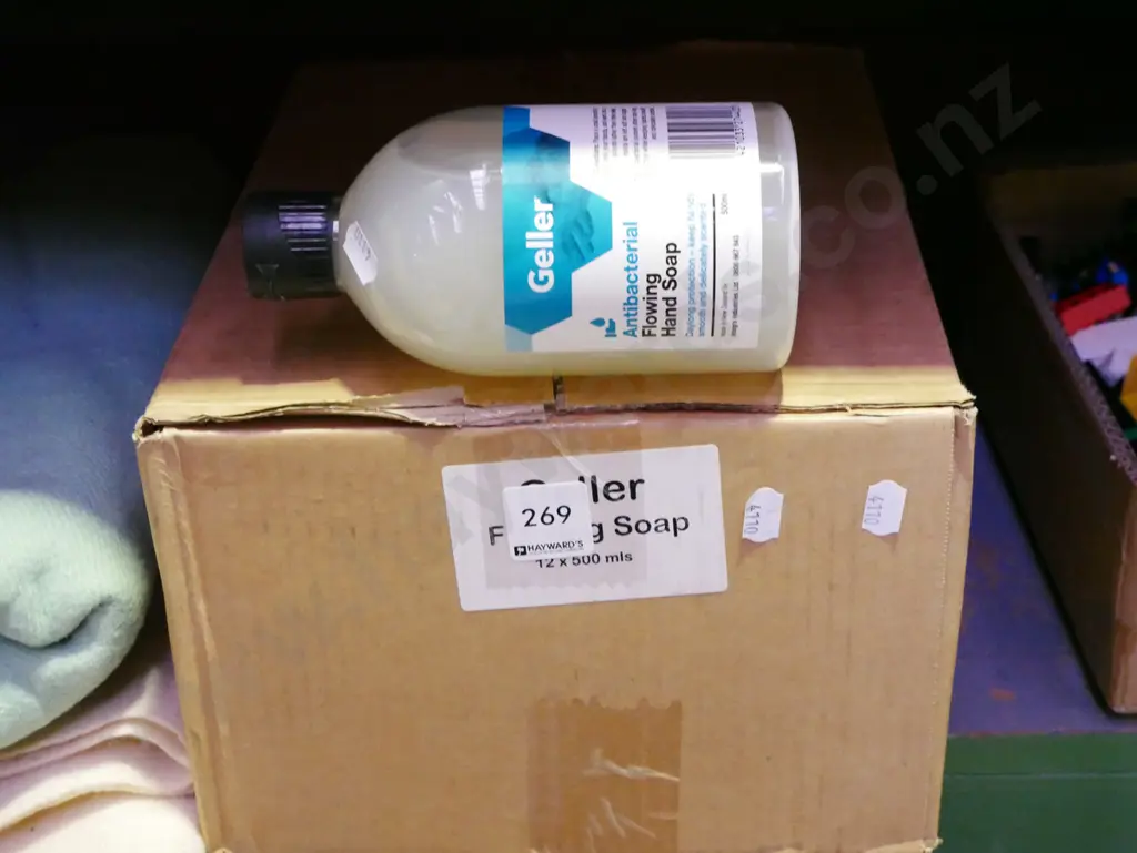 box; Geller antibacterial hand soap Image 1++