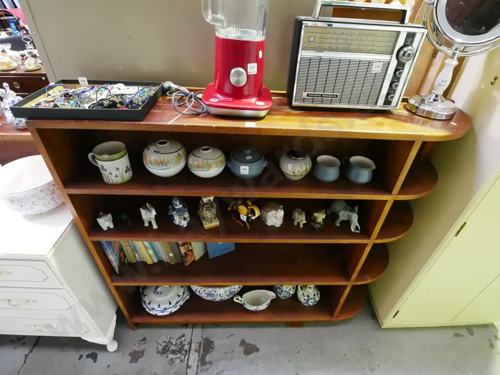 solid rimu bookcase H-1140 W-1260 D-260 Image 1++