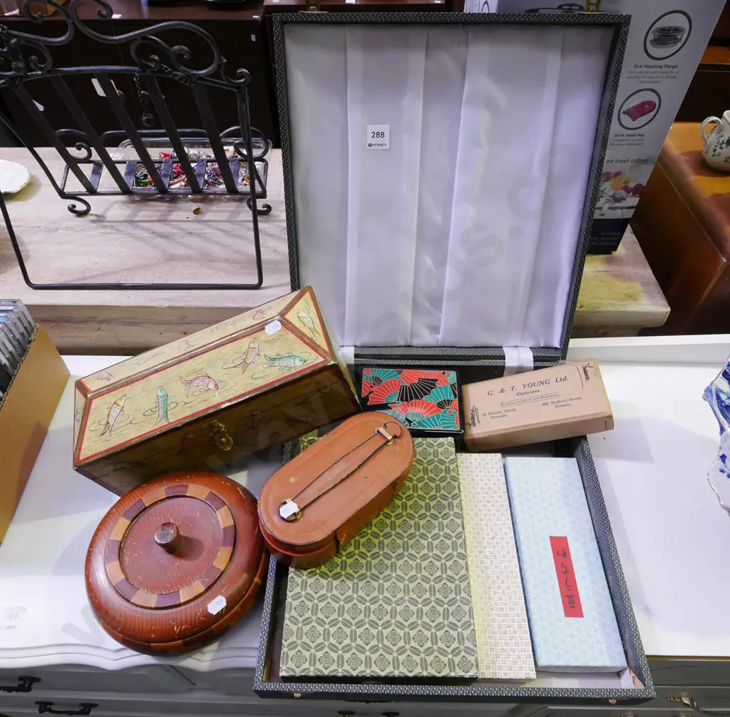 boxes, lidded canisters Image 1++