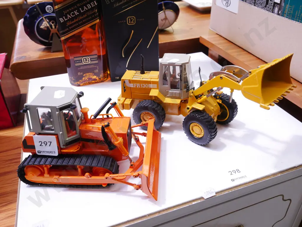 2x die cast models; bulldozer, front end loader Image 1++