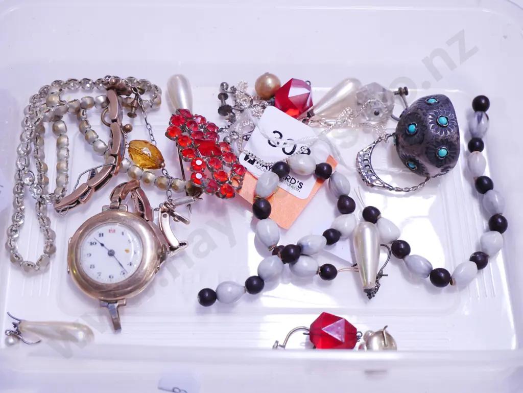 tub of costume jewellery, broken wristwatch Image 1++