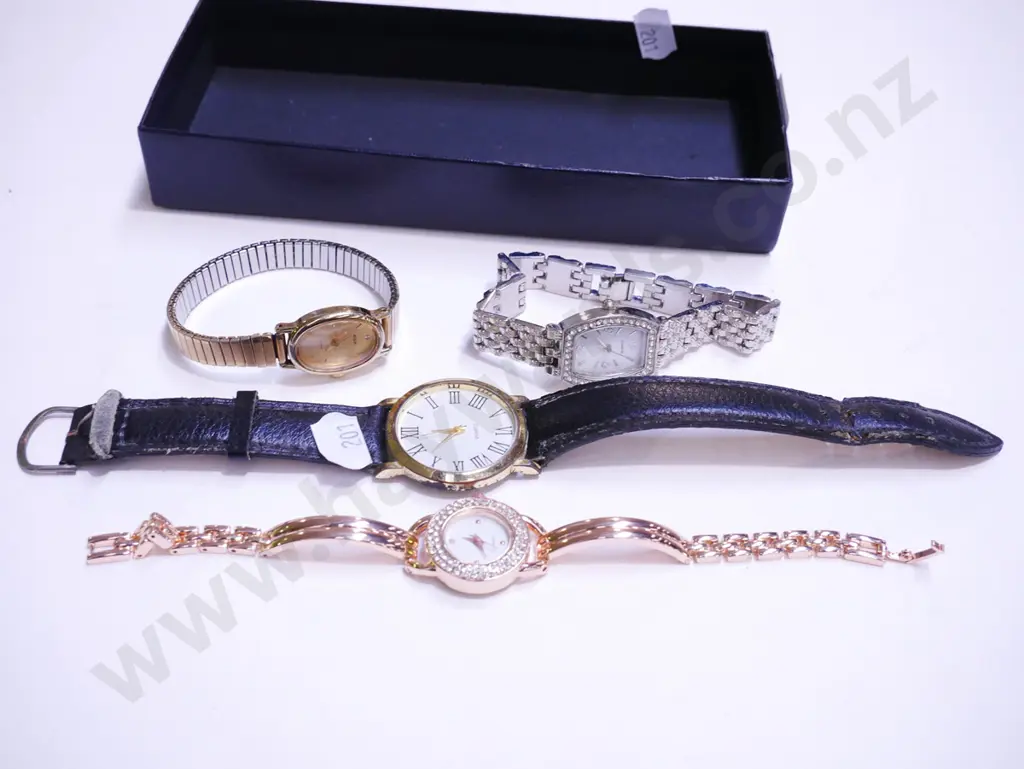 tray; 4x wristwatches Image 1++