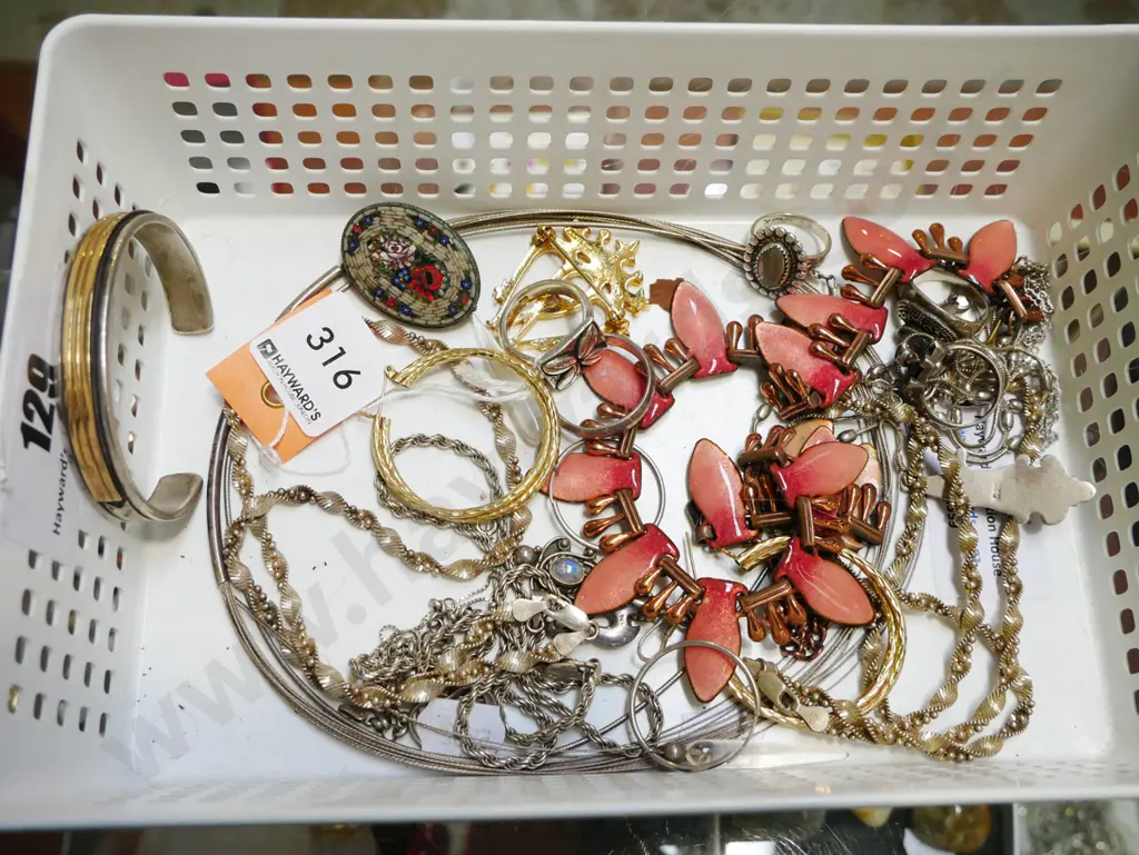 tray; rings, necklaces, brooches - tray not included Image 1++