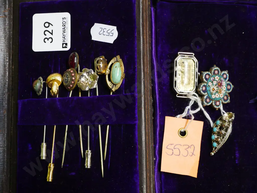 jewellery box; hat pins, part vintage wristwatch, broken brooch, 1x earring Image 1++