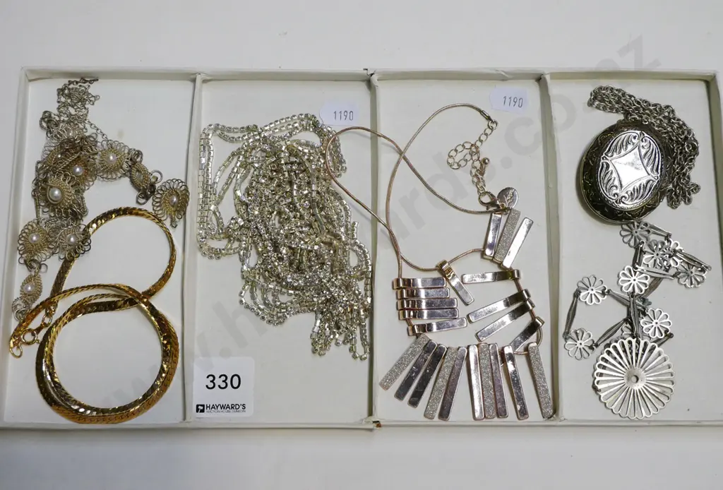 tray of costume jewellery Image 1++