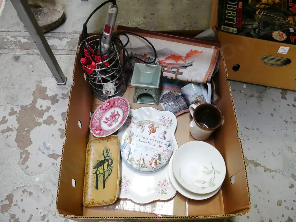 box; scrolls, hair curling tongs, tray etc Image 1++