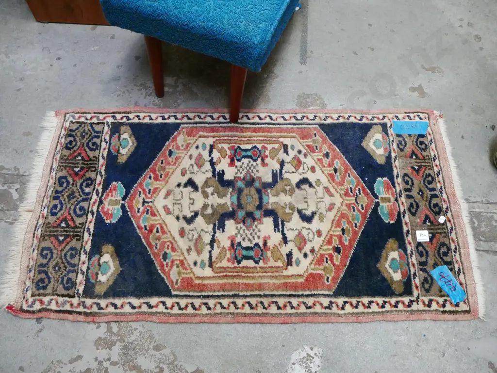 small hand knotted floor mat L-970 W-520 Image 1++