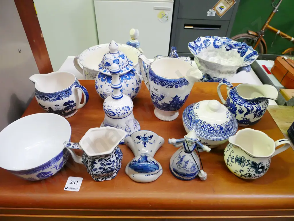 blue and white; ginger jars, jugs, canisters etc Image 1++