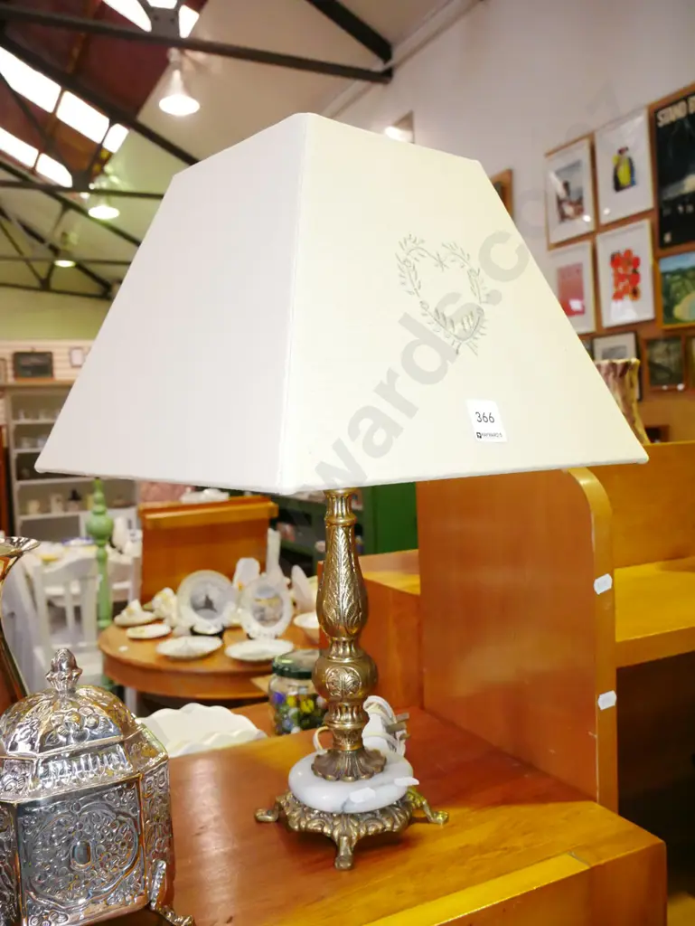 brass and alabaster based table lamp H-460 Image 1++