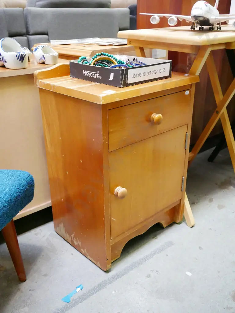 solid rimu 1 door 1 drawer bedside cabinet - varnish needs ateention Image 1++