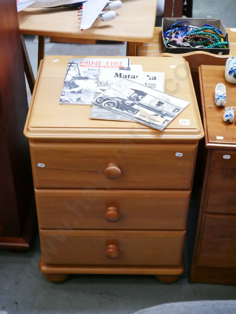 pine and rimu 3 drawer bedside cabinet Image 1++