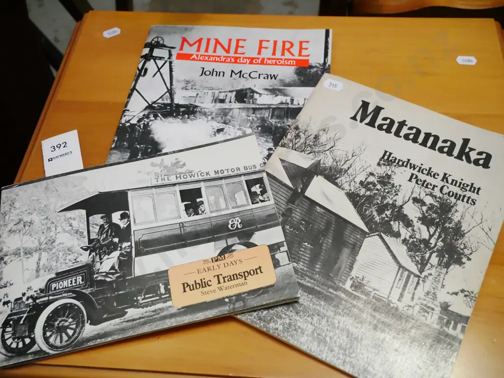 3x NZ history books Image 1++