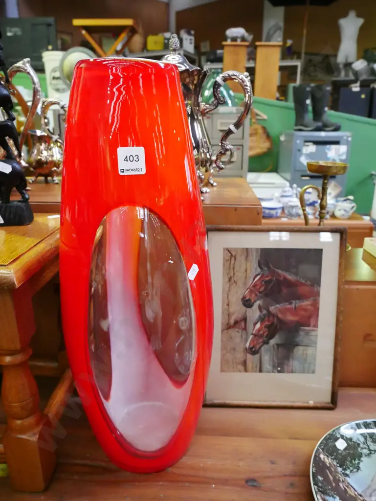 framed horse print, red and clear  glass vase H-500 Image 1++