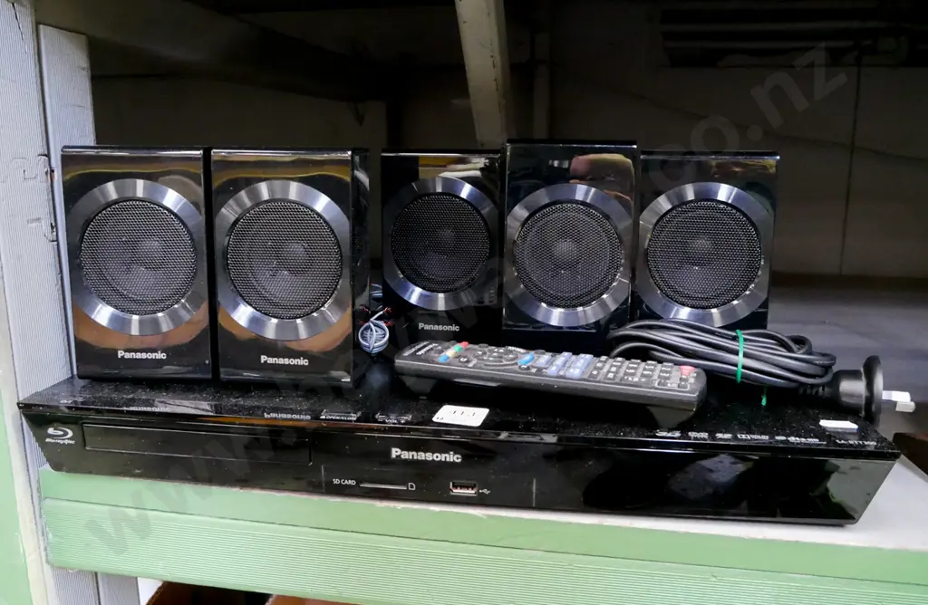 Panasonic DVD blu-ray player with 4 small speakers Image 1++