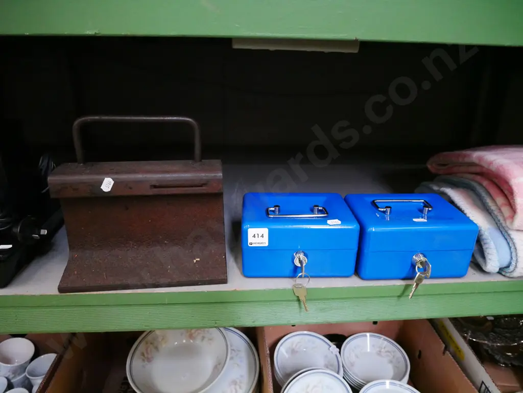 2x blue cash boxes, railway track weight Image 1++