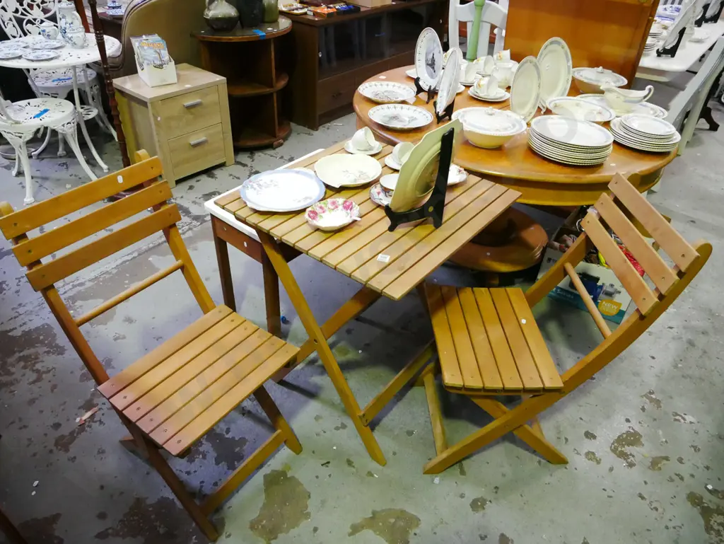 hardwood foldaway outdoor table with 2 matching chairs Image 1++