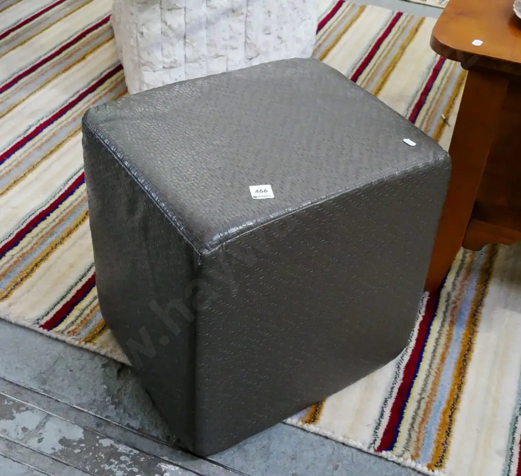small vinyl ottoman Image 1++
