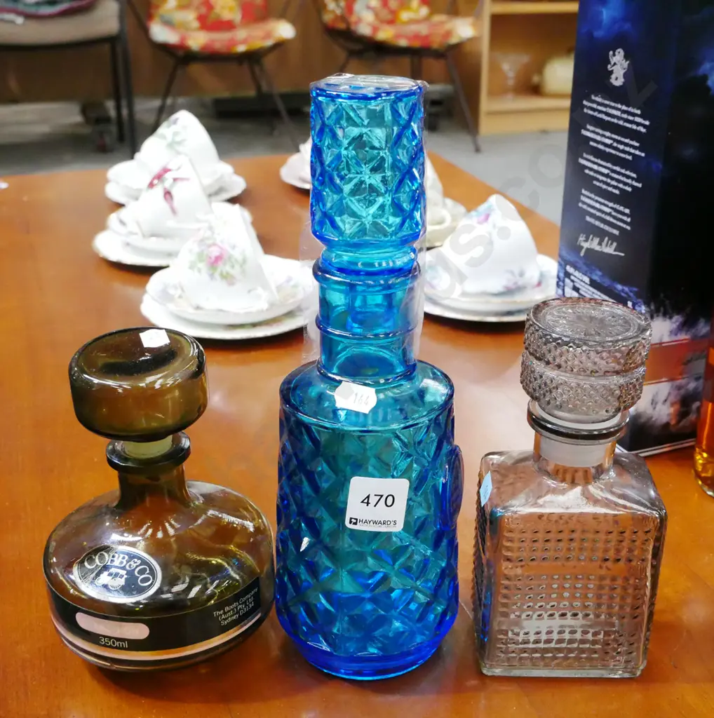 3x small coloured glass decanters Tallest H-280 Image 1++