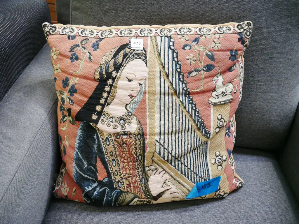 cushion Image 1++