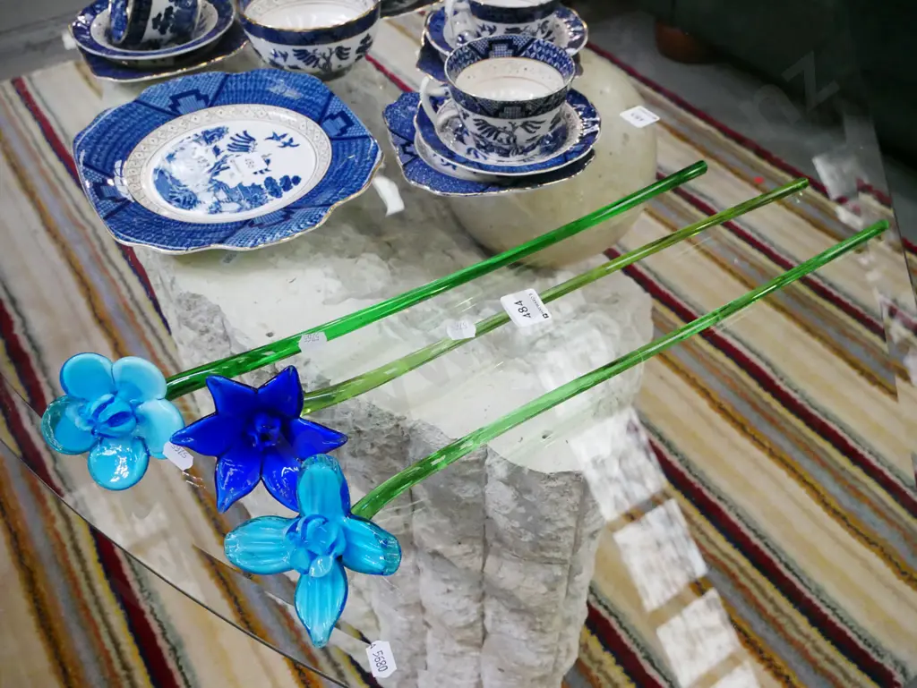 3x studio art glass flowers Image 1++