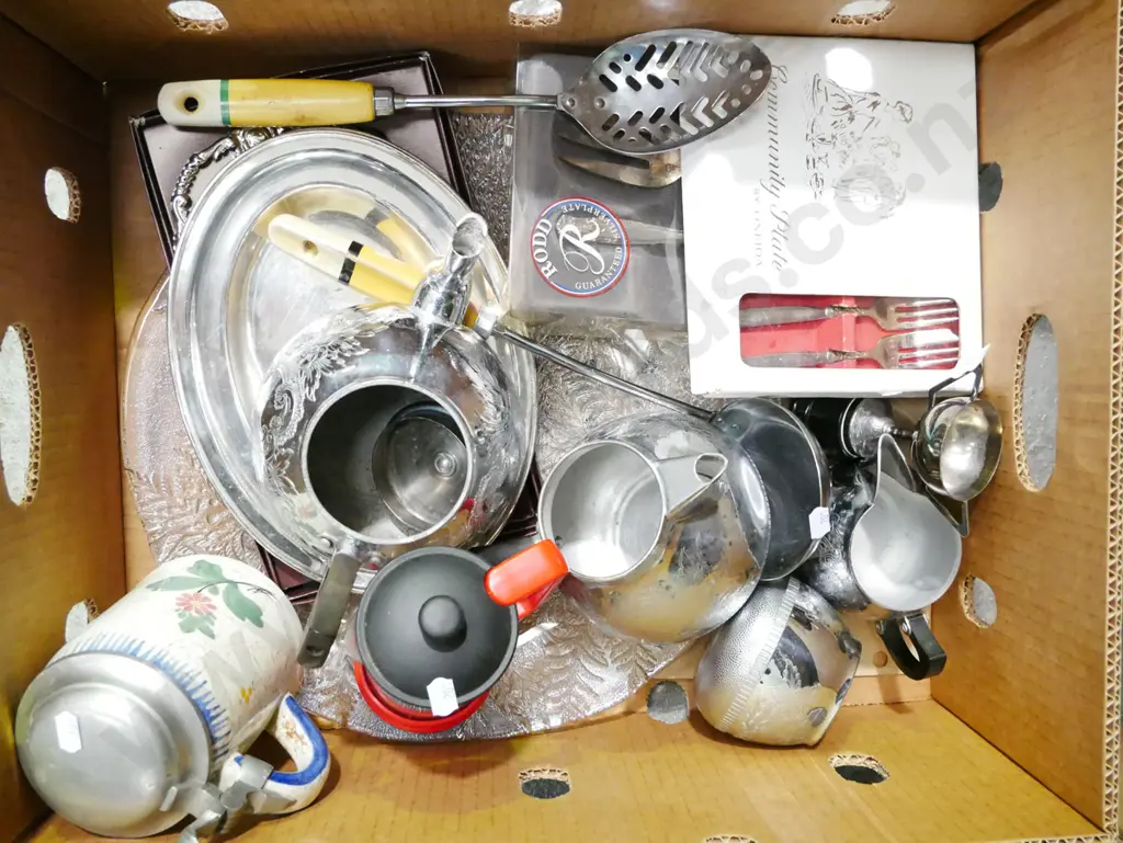 box; plated ware, large glass serving plate, beer stein etc Image 1++