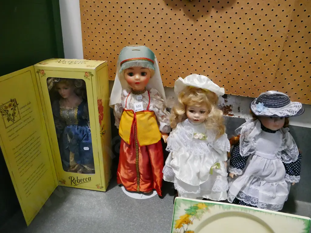 4x display dolls Image 1++