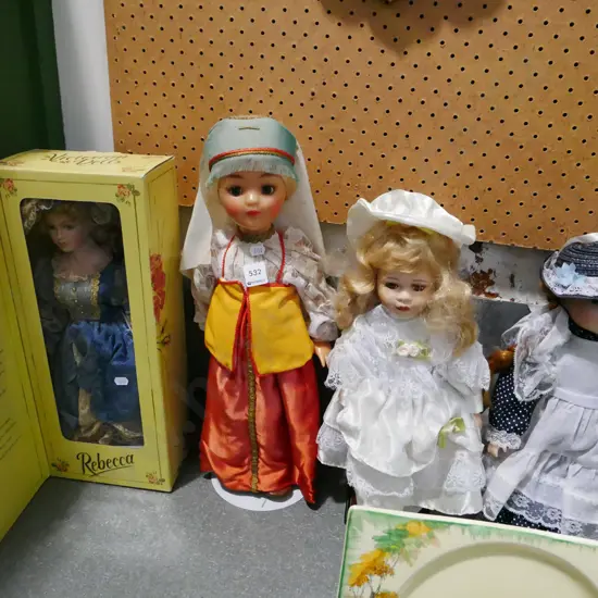 4x display dolls
