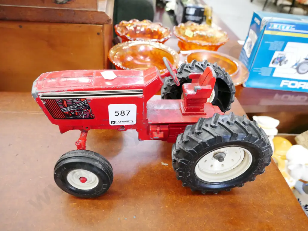 toy tractor Image 1++